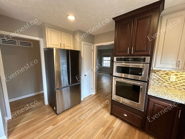 Foto del edificio - 250 Trailmore Ct