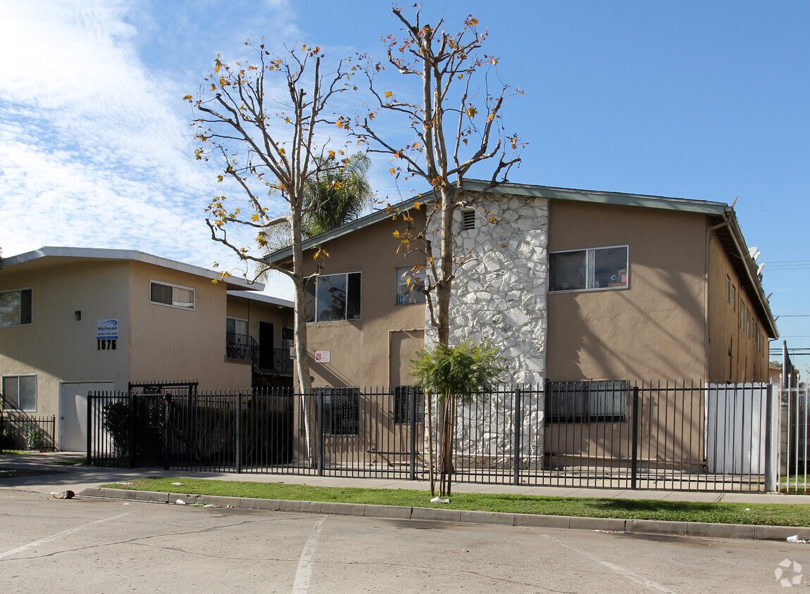 Building Photo - 1579 Chestnut Ave