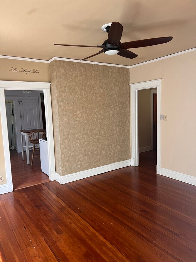 Building Photo - 10558 S Vincennes Ave