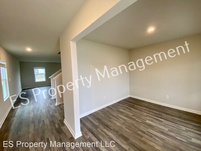 Building Photo - 4 br, 2.5 bath House - 2709 W. Kings Canyo...