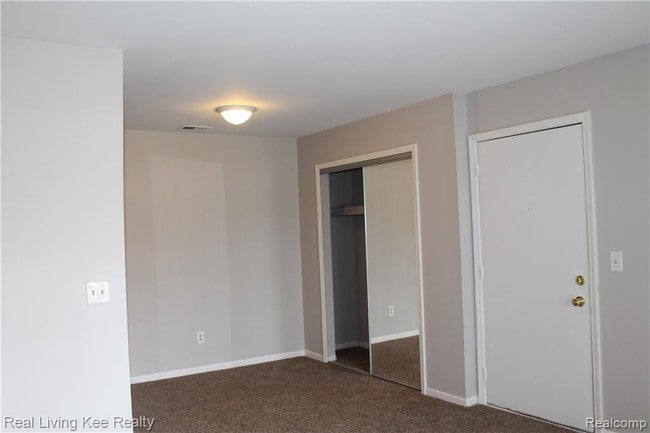 Building Photo - 34650 Clarkson Dr W