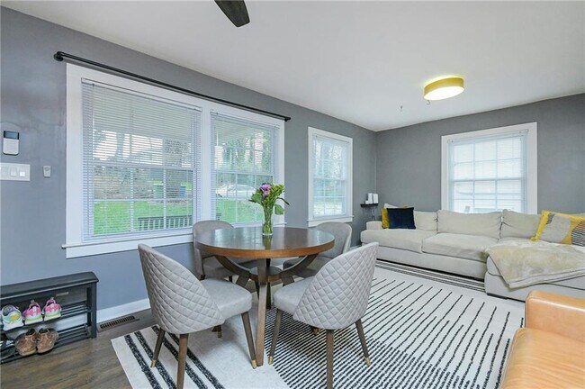Foto del edificio - 1452 Akridge St NW
