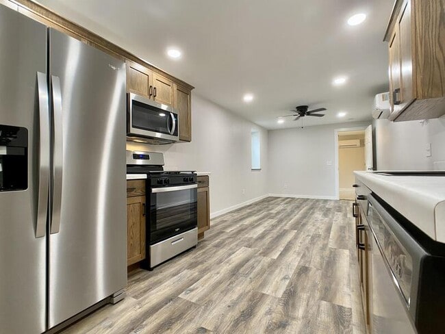 Building Photo - 423 Adams Ave