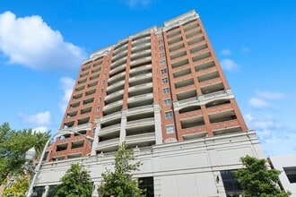 Building Photo - 828 W Grace St