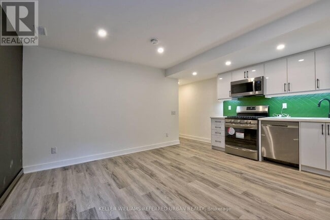 Building Photo - 653 Manning Ave
