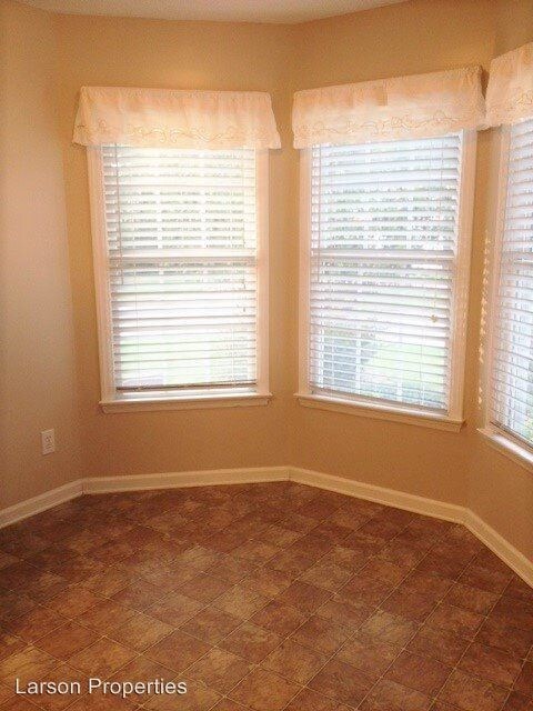 Foto del edificio - 3027 Maple Ave