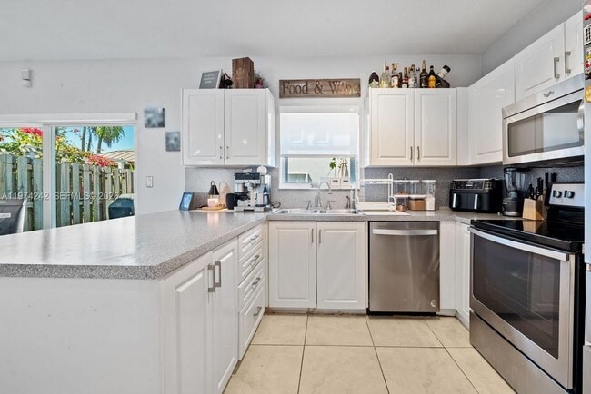 Photo - 930 SW 147th Ct House