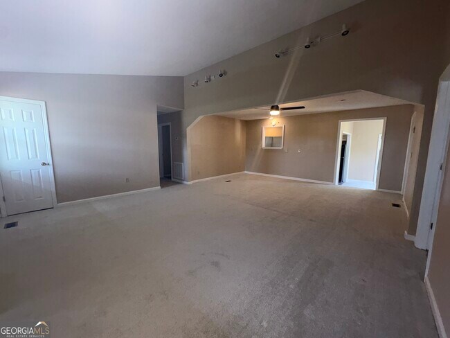 Foto del edificio - 96 Jenny Lind Ln