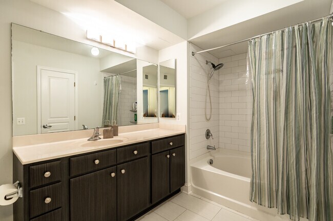 Building Photo - 616 E St NW