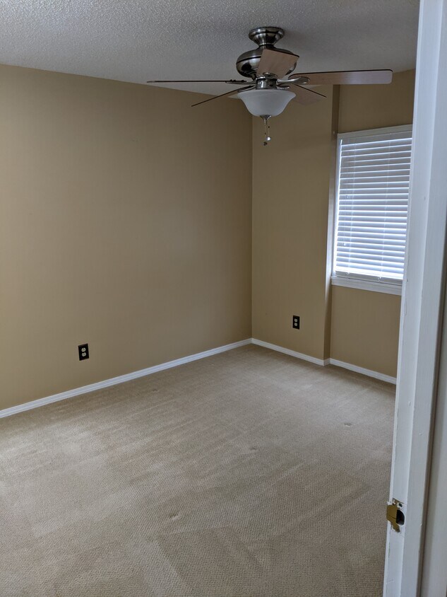 Primary Photo - 1201 W River Blvd