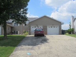 Building Photo - 2111-2117 Green Valley Dr