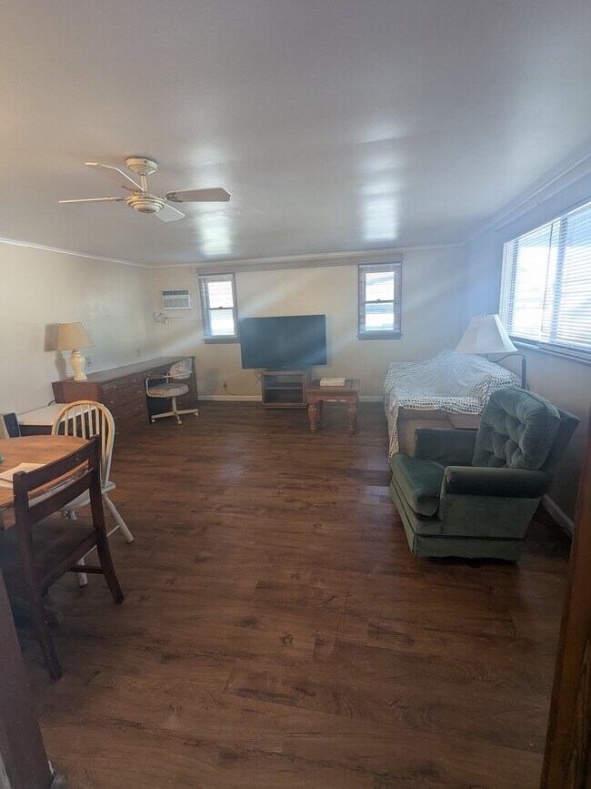 Building Photo - 120 S Fortner Ave