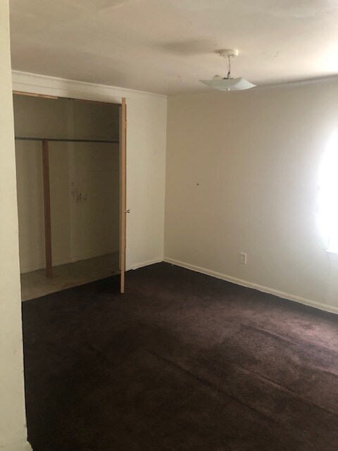 Building Photo - 713 W 75th St