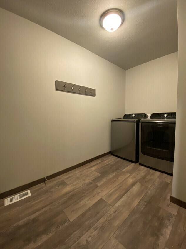 1114 N Brennan Ct, Sioux Falls, SD 57110 Townhome Rentals in Sioux