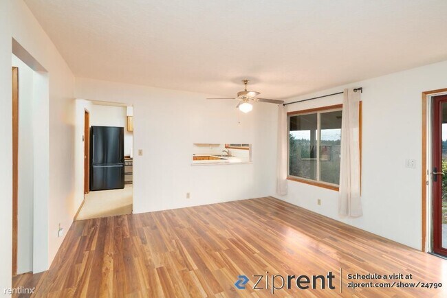 Building Photo - 3 br, 1 bath House - 13620 SE Raymond St, ...