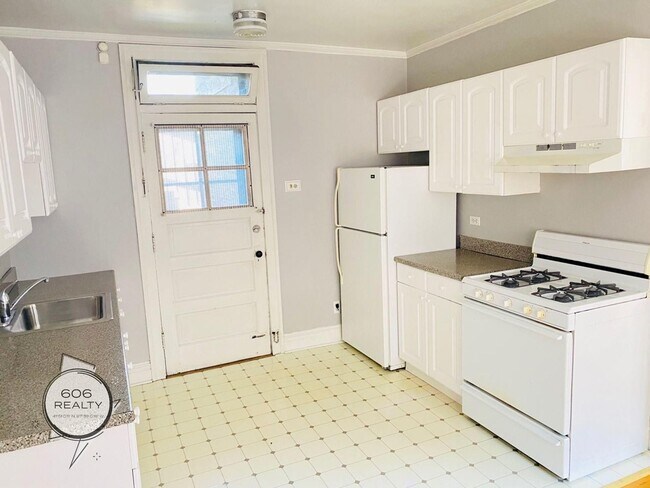 Foto del edificio - Vintage Andersonville Apartments!