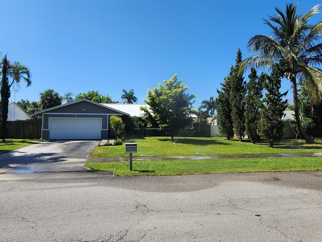 Primary Photo - 696 Dotterel Rd
