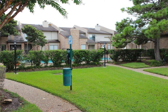 Foto del edificio - 13319 Parkway Blvd