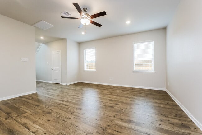 Building Photo - 16458 Honeysuckle Hl Dr