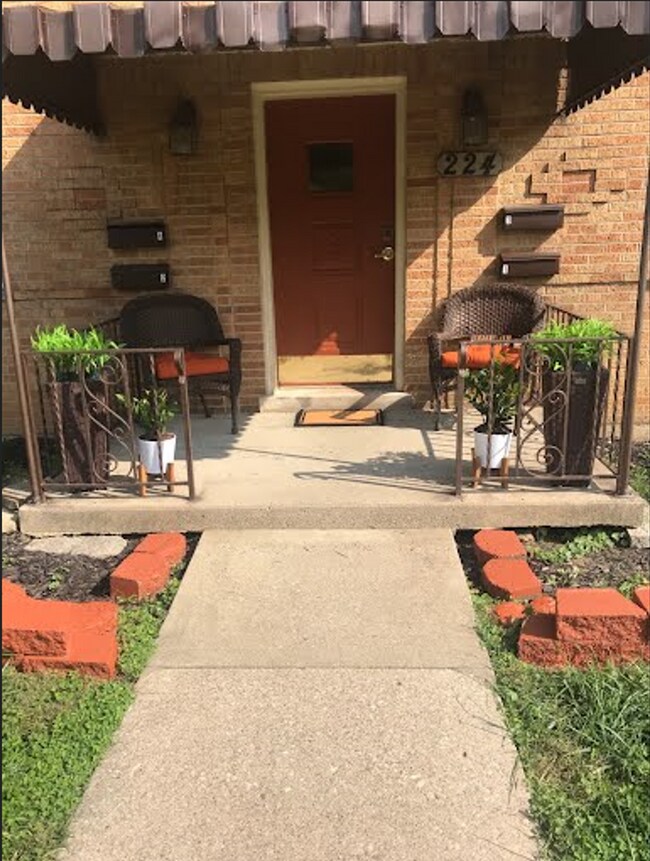 Front Porch - 224 Ridgeway Ave Apartments