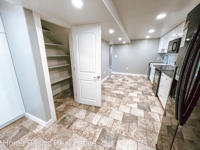 Building Photo - 6 br, 3 bath House - 9096 N Canyon Rd