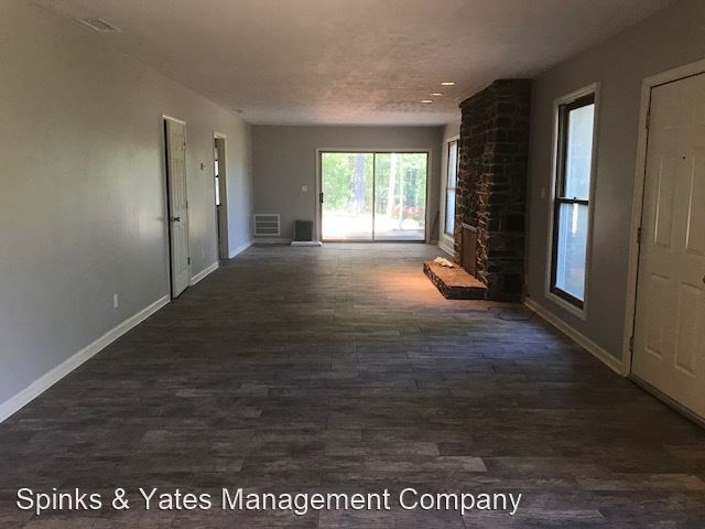 Foto del edificio - 3 br, 1 bath House - 1051 Wares Cross Rd.