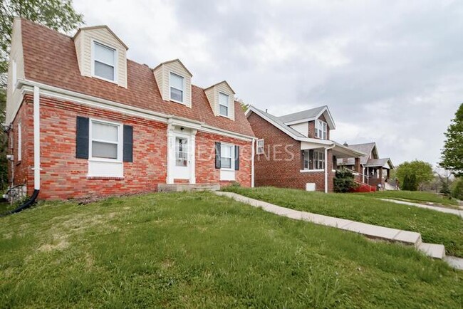 Building Photo - 3833 Lawler Dr
