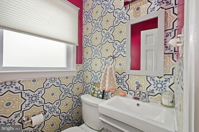 Foto del edificio - 2231 Hall Pl NW