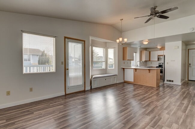 Foto del edificio - 2 Bedroom/2 Bath in Courtyard Condos