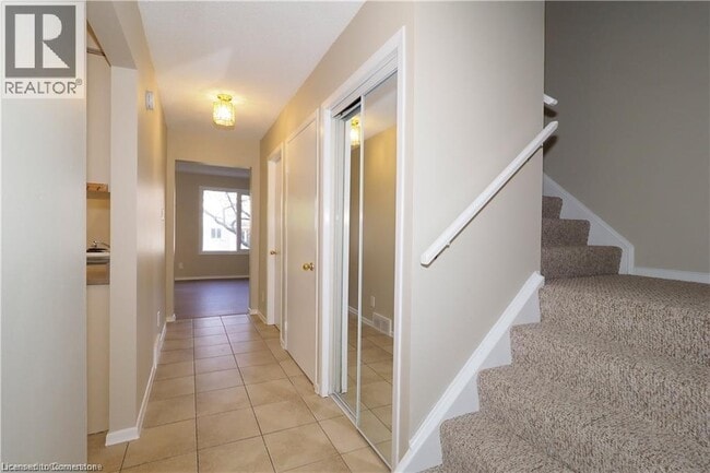 Building Photo - 395 Kingscourt Dr