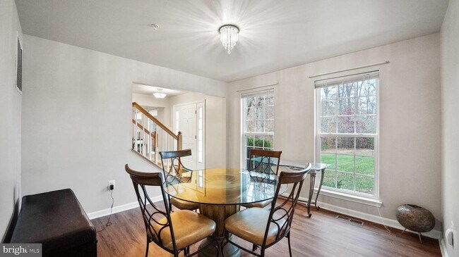 Foto del edificio - 12100 Vintner Dr