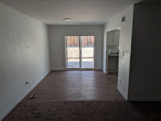 Foto del edificio - 13602 Cypress Ave