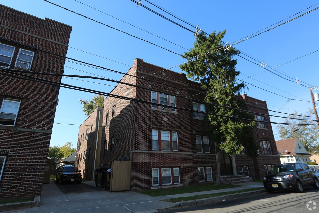 Building Photo - 1017 Chandler Ave