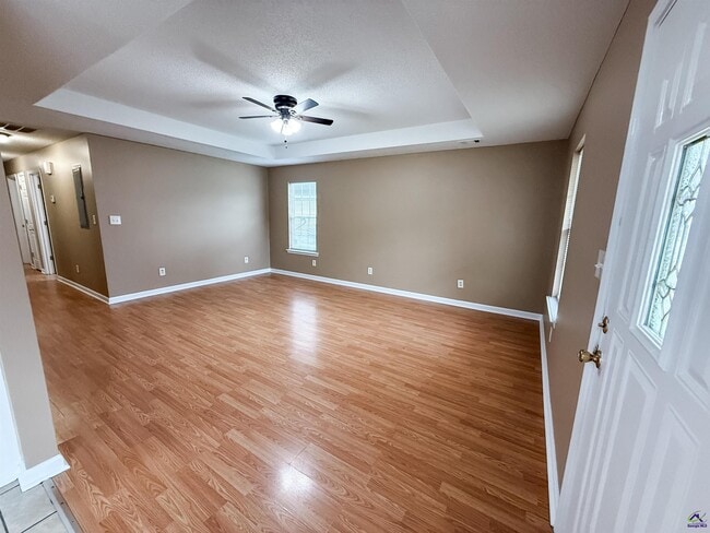 Building Photo - 304 Spring Creek Dr