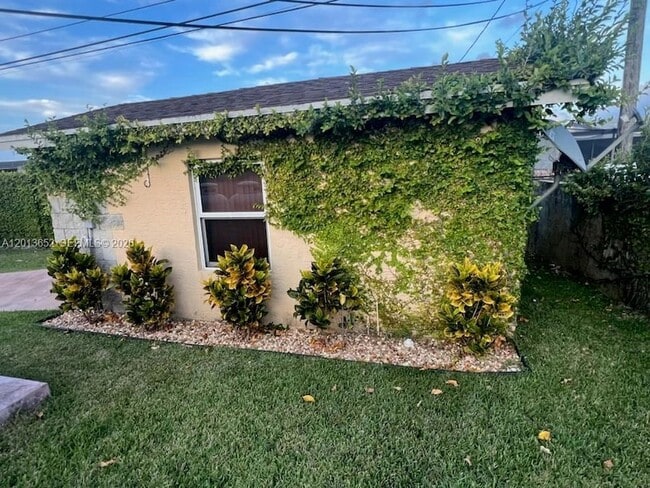 Foto del edificio - 15025 Monroe St