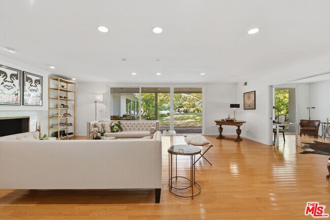 Building Photo - 4401 Nogales Dr