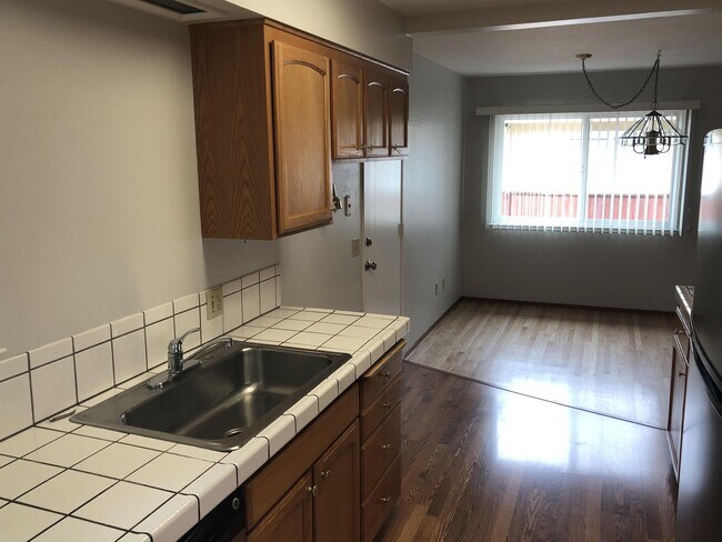 Building Photo - 648 Sonoma Ave