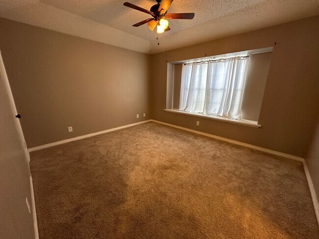 Foto del edificio - Beautiful Southern Hills 3 bedroom