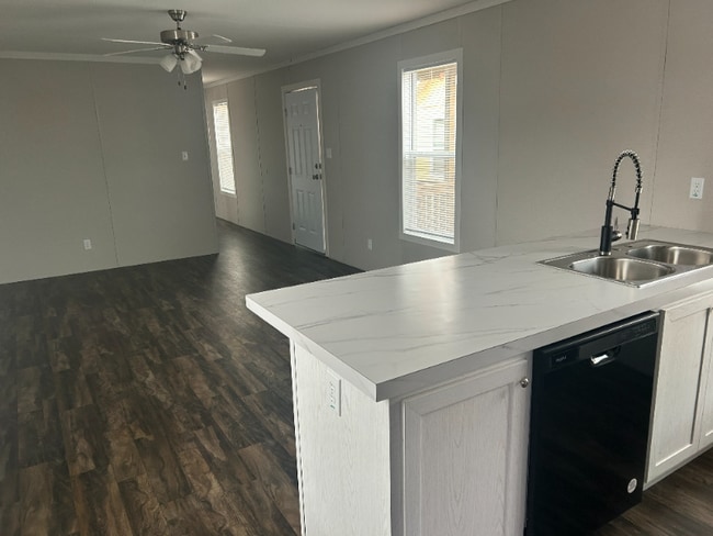 Foto del edificio - 636 Sweet Pea Ln