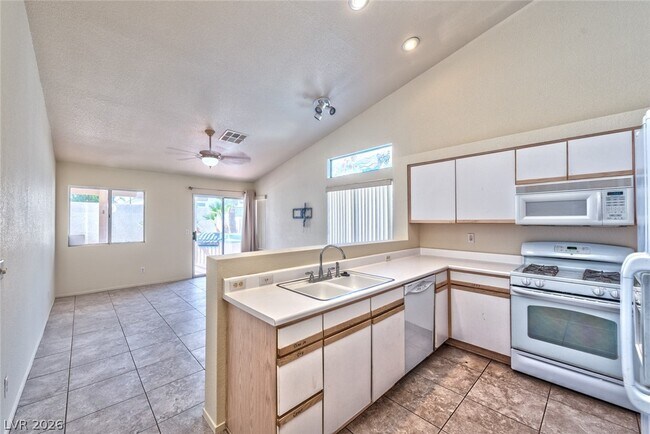 Building Photo - 1854 Vista Del Oso Way