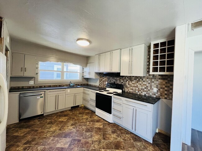 Foto del edificio - 703 W Main St