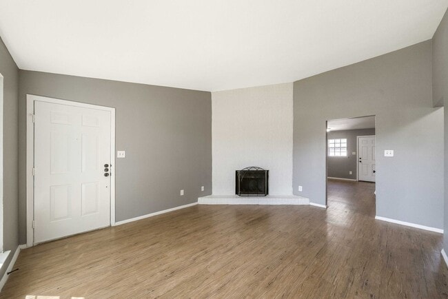 Building Photo - 4900 E Stassney Ln
