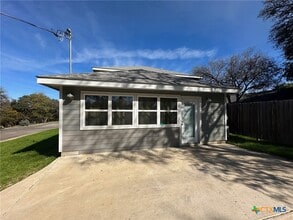 Building Photo - 1419 Alamo St