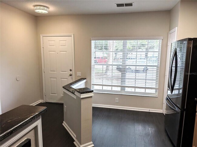 Foto del edificio - 902 Vineland Pl