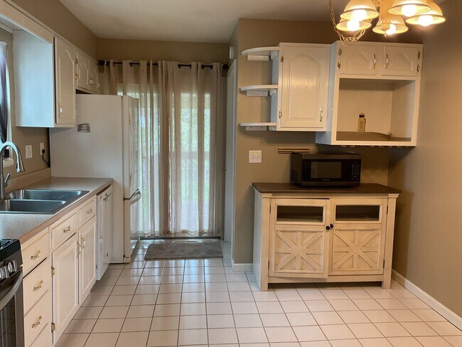 Foto del edificio - COZY 3 BEDROOM HOME