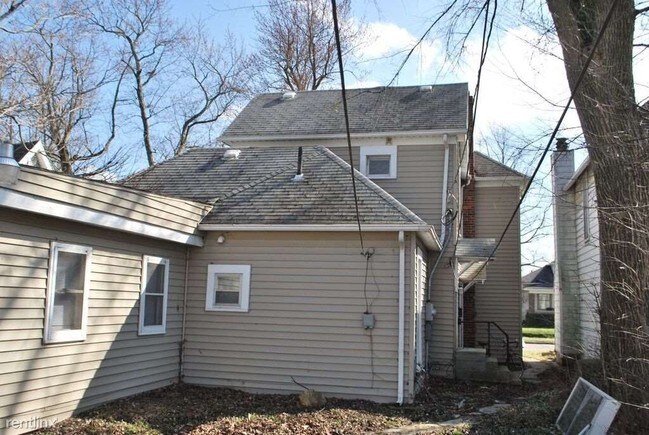 Building Photo - 828 W North St