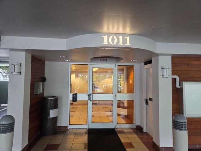 Photo - Conveniently located 1 bedroom, 1 bath & 1 parking in Punchbowl Apartment