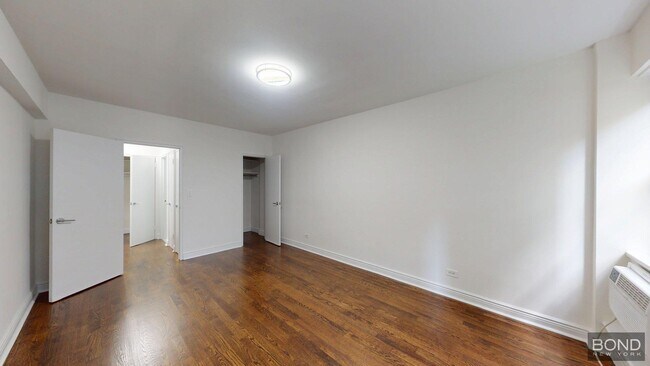 Building Photo - 219 E 69th St