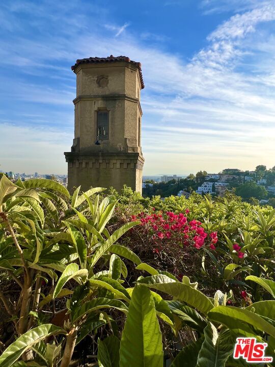 Foto del edificio - 2185 BROADVIEW Ter