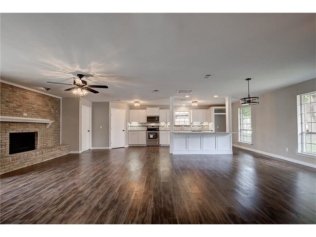 Building Photo - 2412 Flagstone Dr